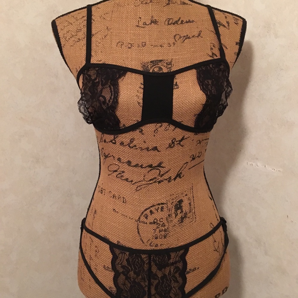 B1G1! NWT Very Sexy  2 pc set!